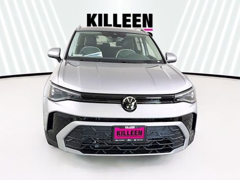 New 2026 Volkswagen Taos SE image 2