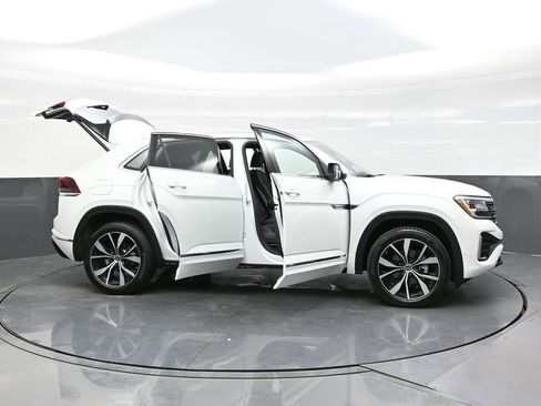 Used 2025 Volkswagen Atlas Cross Sport SEL Premium R-Line image 38