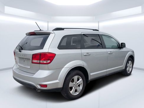 Used 2012 Dodge Journey SXT w/ Popular Equipment Group FWD image 3