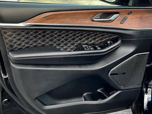 Used 2022 Jeep Grand Cherokee Summit w/ Luxury Tech Group V image 21