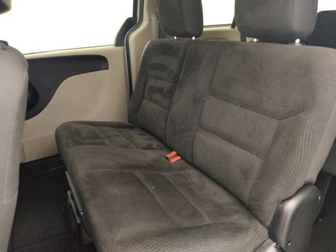 Used 2018 Dodge Grand Caravan SE w/ UConnect Hands-Free Group FWD image 18