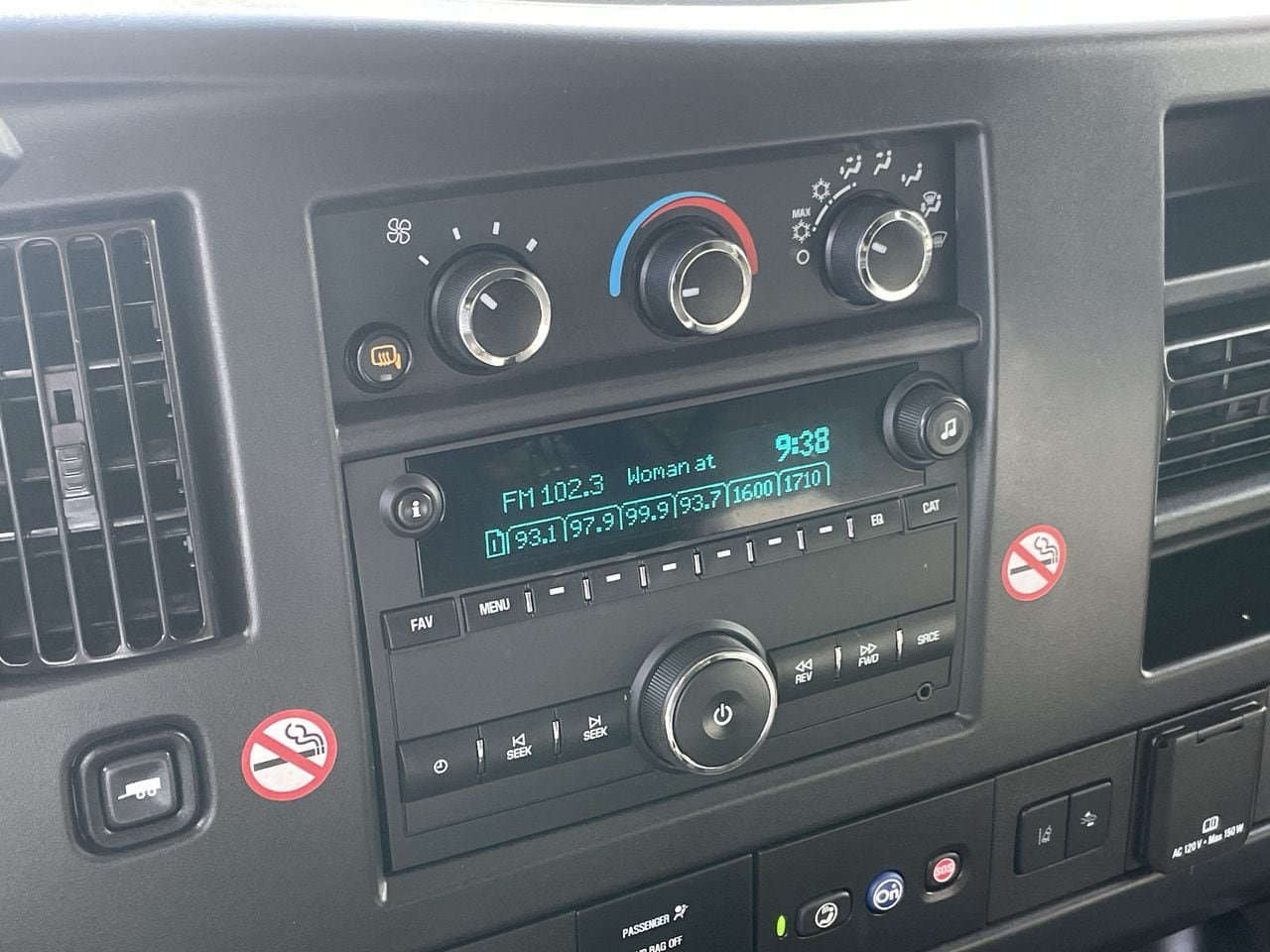 Used 2025 Chevrolet Express 3500 LT w/ LT Preferred Equipment Group RWD image 32