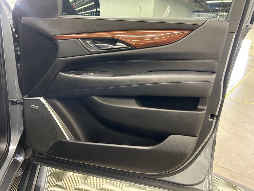 Used 2019 Cadillac Escalade Premium Luxury RWD image 15