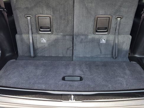 Used 2023 Jeep Grand Cherokee L Limited w/ Black Appearance Package image 32