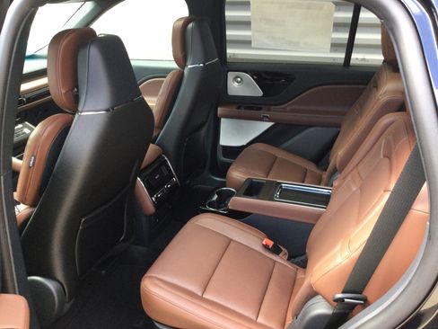 New 2026 Lincoln Aviator Reserve AWD/4WD image 6