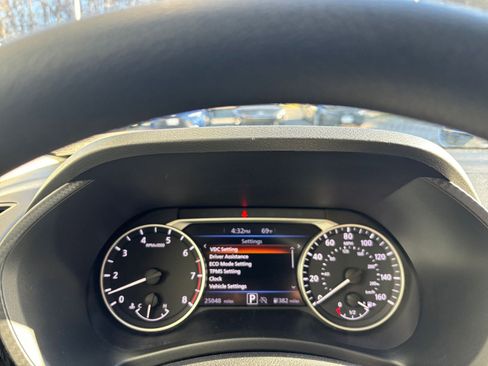 Used 2025 Nissan Sentra SV image 40