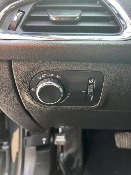 Used 2017 Chevrolet Cruze Premier FWD image 24