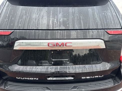 Used 2021 GMC Yukon Denali w/ Denali Premium Package AWD/4WD image 9