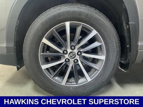 Used 2017 Toyota Highlander XLE AWD/4WD image 40