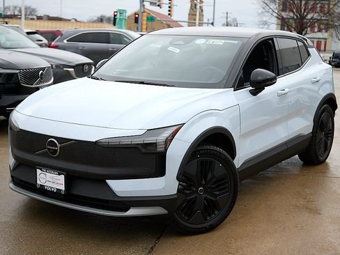 New 2026 Volvo EX30 Cross Country Ultra image 2