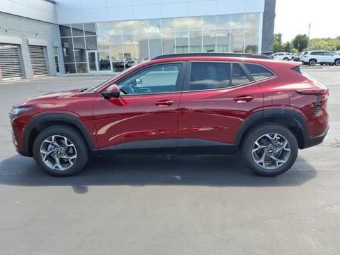 Used 2025 Chevrolet Trax LT w/ Driver Confidence Package FWD image 4