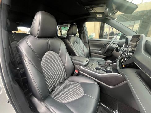 Used 2024 Toyota Highlander XSE image 10
