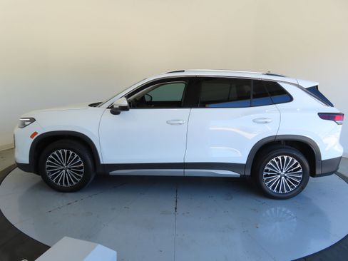 New 2025 Volkswagen Tiguan S image 8