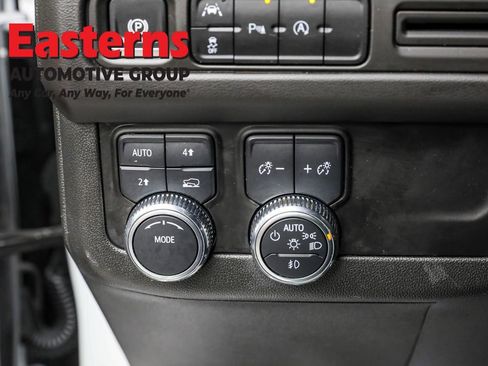 Used 2024 GMC Yukon XL SLT image 23