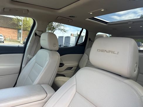 Used 2022 GMC Acadia Denali w/ Denali Ultimate Package AWD/4WD image 31