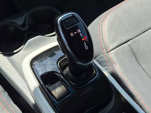 Used 2020 Chevrolet Bolt Premier w/ Infotainment Package FWD image 29