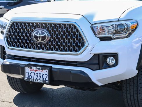 Certified 2018 Toyota Tacoma TRD Off-Road w/ Technology Package AWD/4WD image 19