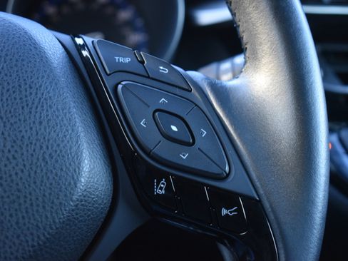 Used 2021 Toyota C-HR Limited image 13