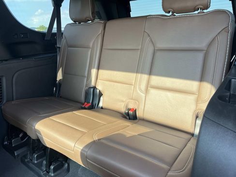 Used 2022 Chevrolet Suburban High Country AWD/4WD image 24