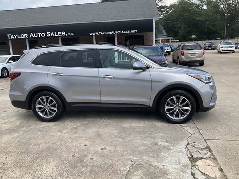 Used 2018 Hyundai Santa Fe SE w/ Cargo Package FWD image 2