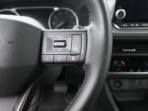 Used 2025 Nissan Rogue SV FWD image 12