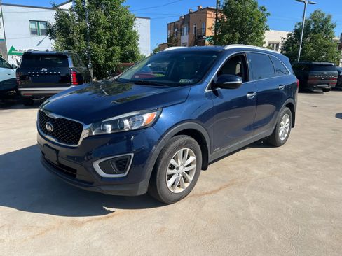 Used 2017 Kia Sorento AWD w/ LX Convenience Package image 1
