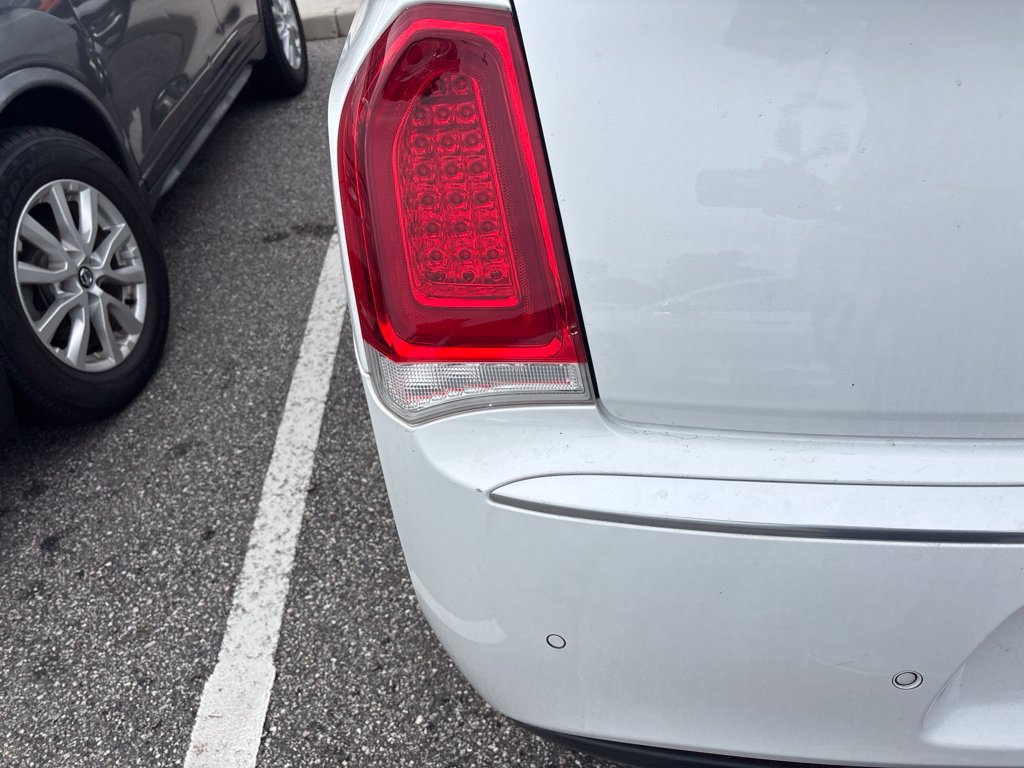 Used 2021 Chrysler 300 Touring L RWD image 12