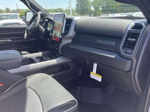 New 2026 RAM 2500 Laramie AWD/4WD image 13