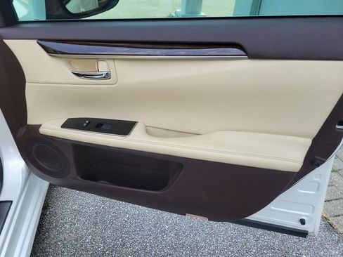 Used 2017 Lexus ES 350 w/ Luxury Package FWD image 34