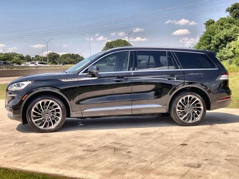 Used 2020 Lincoln Aviator Reserve w/ Equipment Group 202A AWD/4WD image 4