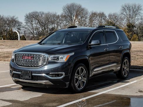 Used 2018 GMC Acadia Denali w/ Technology Package image 3