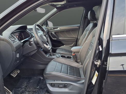 Used 2024 Volkswagen Tiguan SEL R-Line image 9