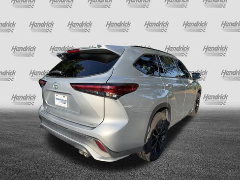 Used 2023 Toyota Highlander XSE FWD image 10