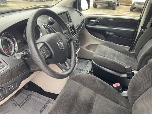 Used 2018 Dodge Grand Caravan SE FWD image 10