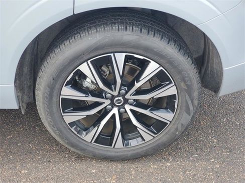 Certified 2025 Volvo XC60 B5 Plus image 7