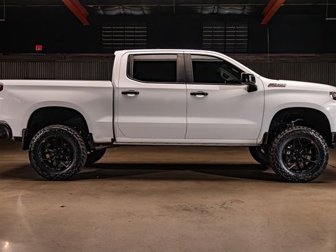 Used 2021 Chevrolet Silverado 1500 LT Trail Boss w/ Convenience Package II AWD/4WD image 11