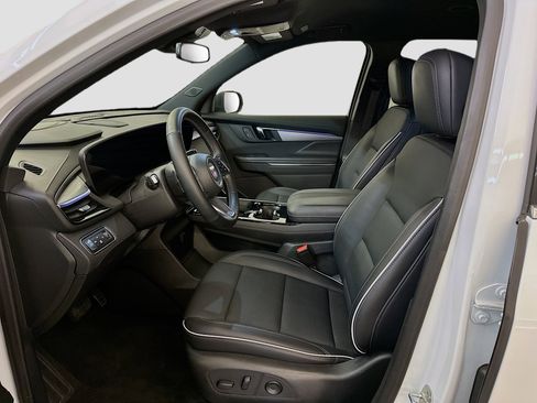 Used 2025 Buick Enclave Preferred image 13