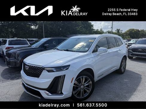 Used 2024 Cadillac XT6 Premium Luxury w/ Technology Package FWD image 4