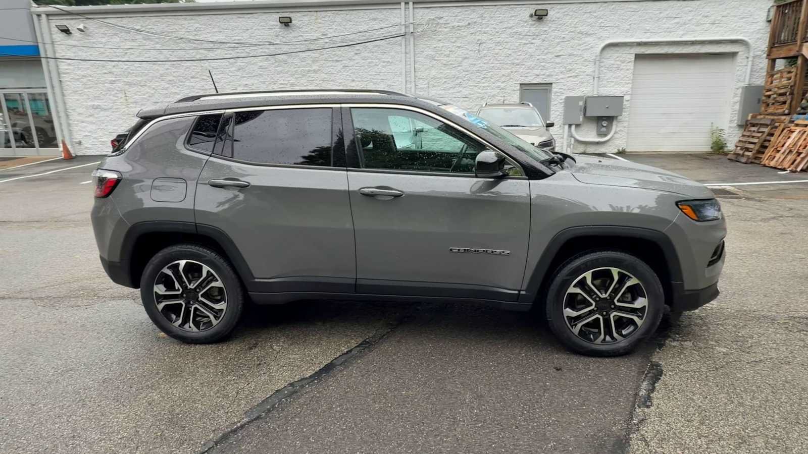 Used 2022 Jeep Compass Limited AWD/4WD image 9