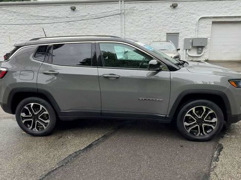 Used 2022 Jeep Compass Limited AWD/4WD image 9