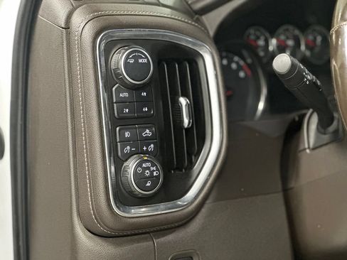 Used 2021 Chevrolet Silverado 1500 LTZ AWD/4WD image 17