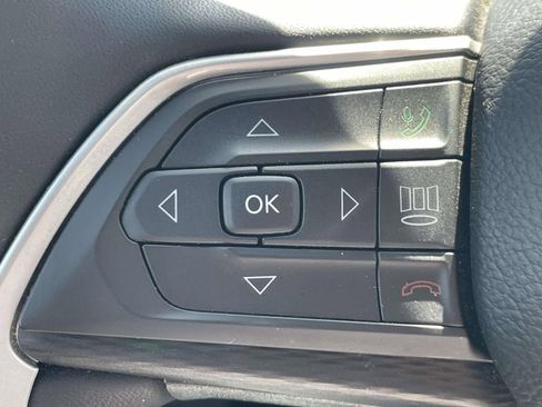 Used 2023 Jeep Grand Cherokee L Laredo AWD/4WD image 30