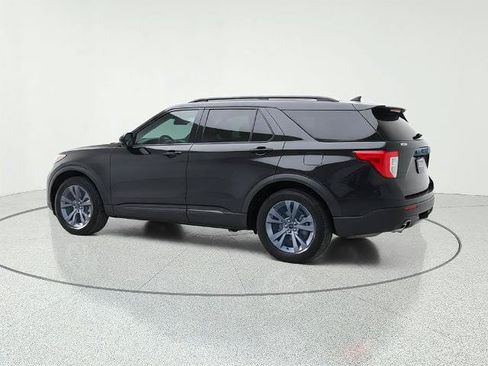 Certified 2022 Ford Explorer XLT w/ Equipment Group 202A RWD image 5