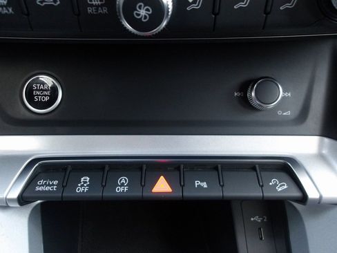 Used 2023 Audi Q3 2.0T Premium image 16