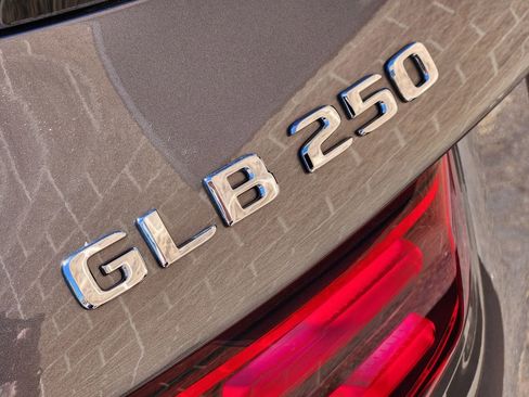 New 2026 Mercedes-Benz GLB 250 4MATIC image 11