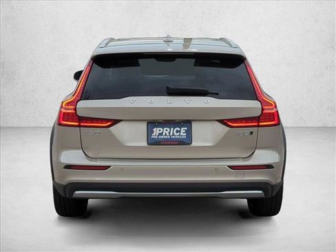 Used 2024 Volvo V60 B5 Cross Country Ultimate w/ Protection Package Premier AWD/4WD image 7