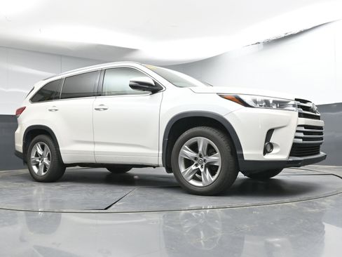 Used 2018 Toyota Highlander Limited image 26