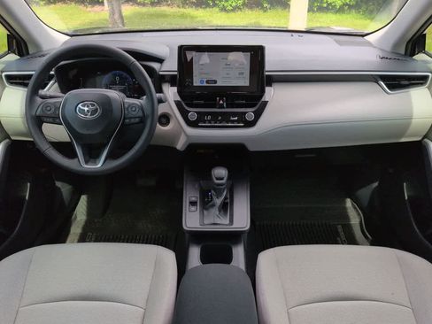 Used 2026 Toyota Corolla Cross LE FWD image 12