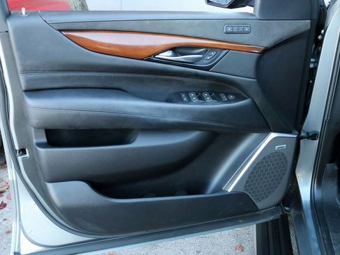 Used 2020 Cadillac Escalade ESV Premium Luxury image 19