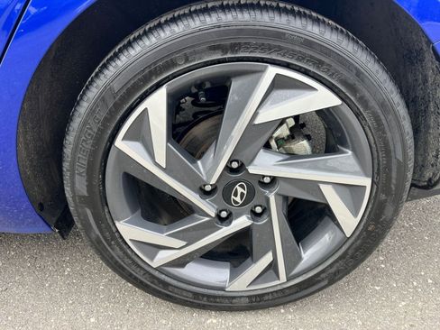 Used 2025 Hyundai Elantra Limited image 32